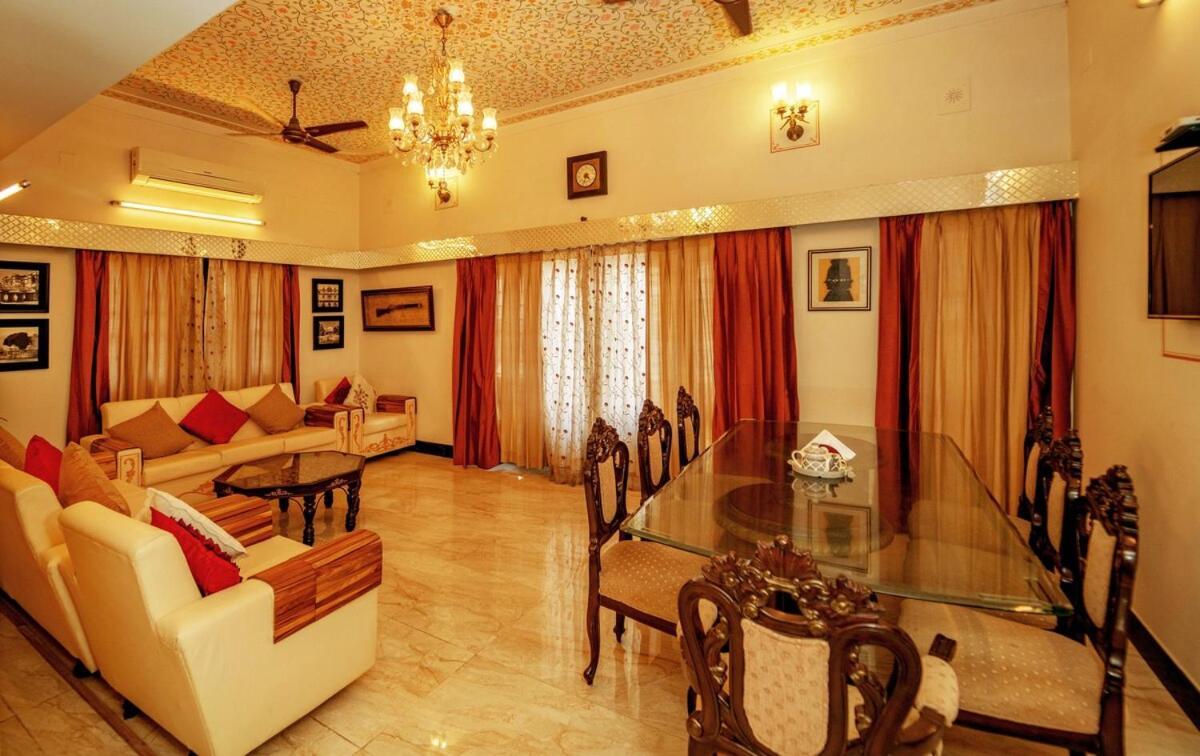 Santosh Villa - The House Of Antiques And Art Удайпур Екстериор снимка