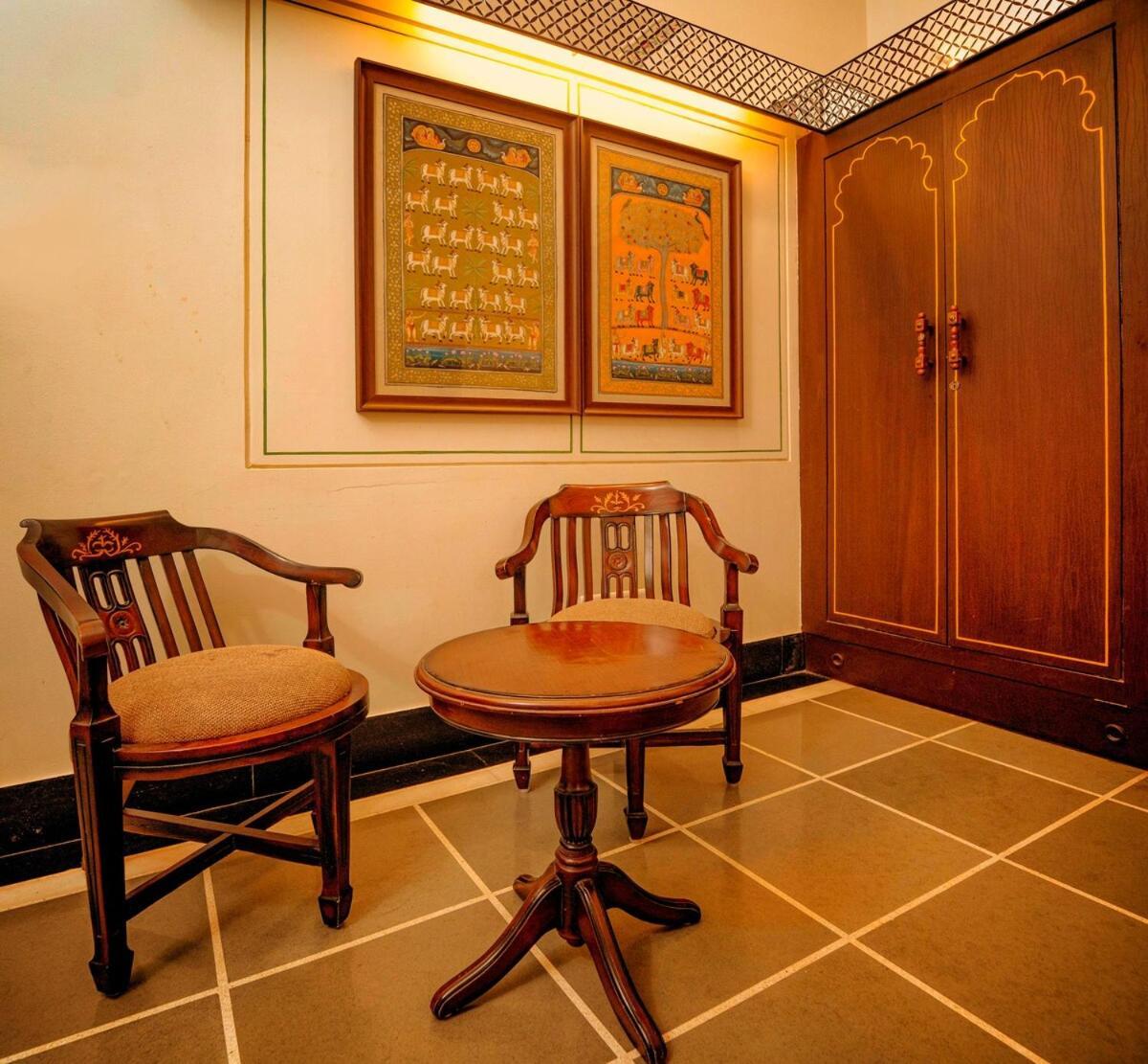 Santosh Villa - The House Of Antiques And Art Удайпур Екстериор снимка