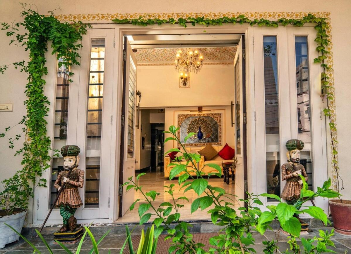 Santosh Villa - The House Of Antiques And Art Удайпур Екстериор снимка